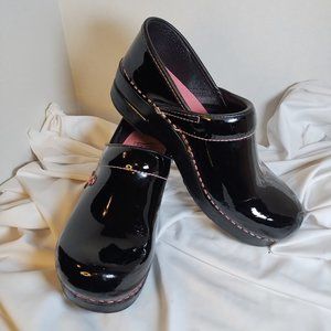 Dansko Womens Clogs Size 39/8.5